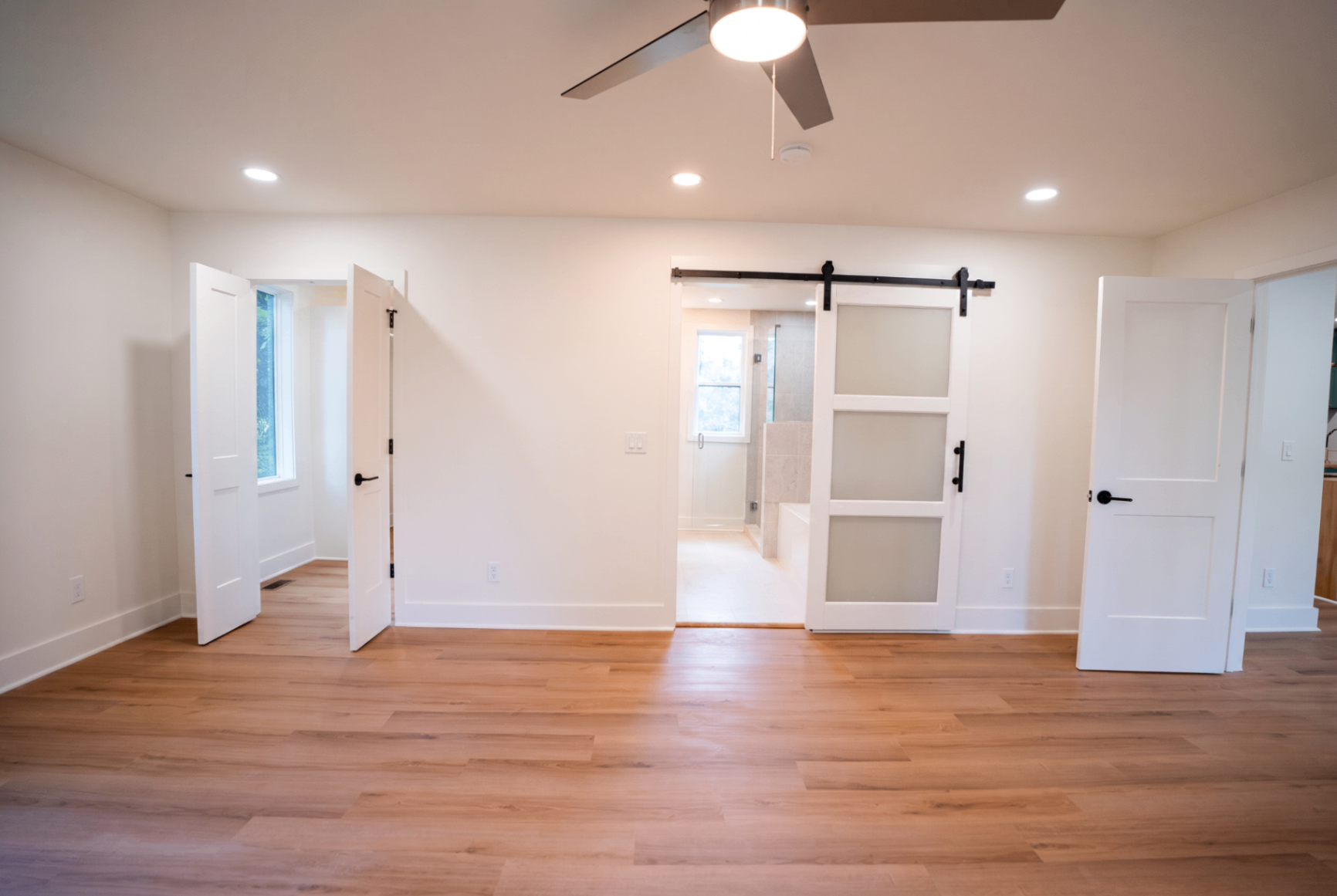5033 Collinwood Dr — photo 15 of 42