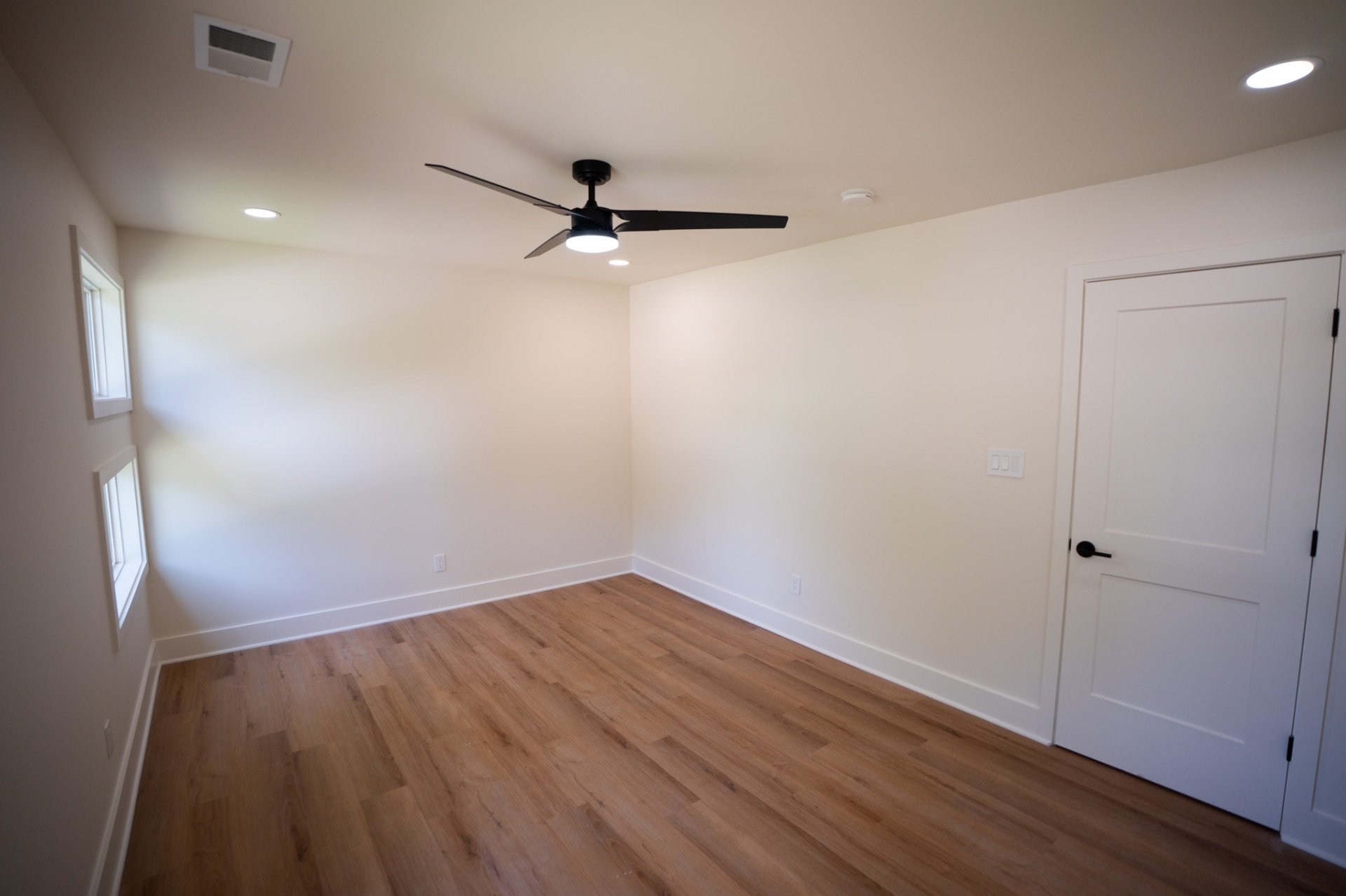 5033 Collinwood Dr — photo 27 of 42
