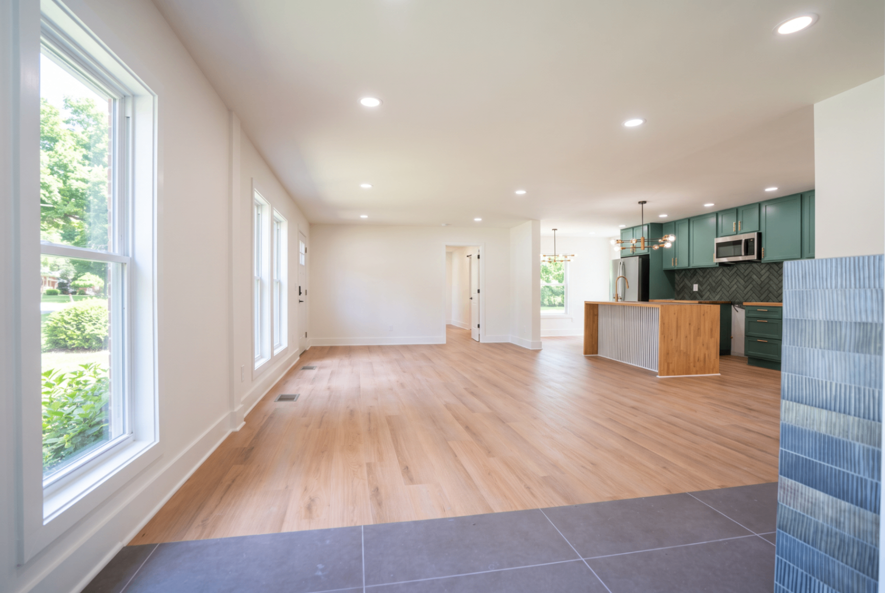 5033 Collinwood Dr — photo 12 of 42