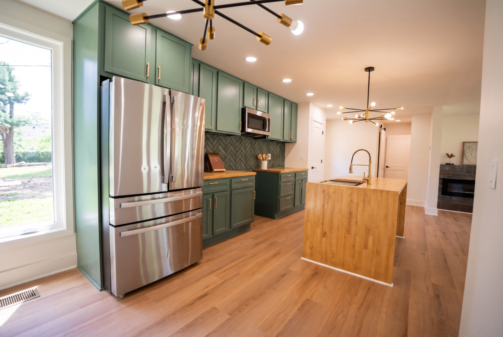 5033 Collinwood Dr — photo 9 of 42