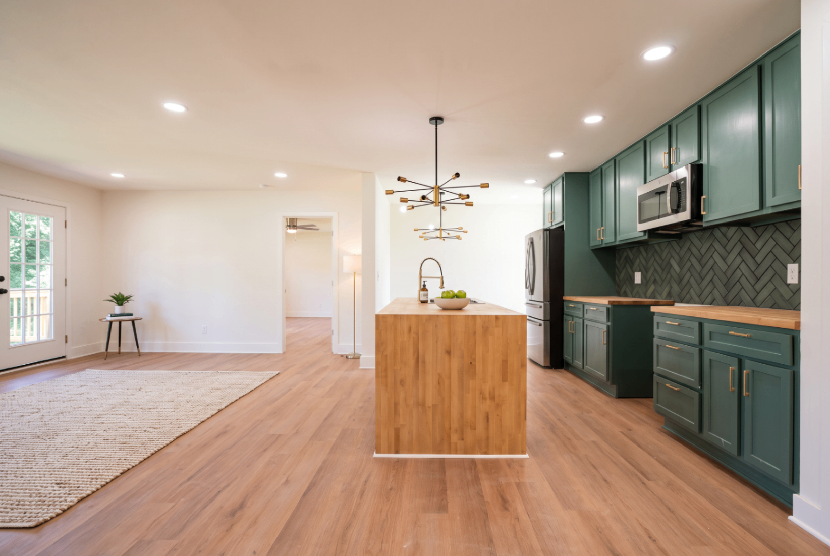 5033 Collinwood Dr — photo 11 of 42